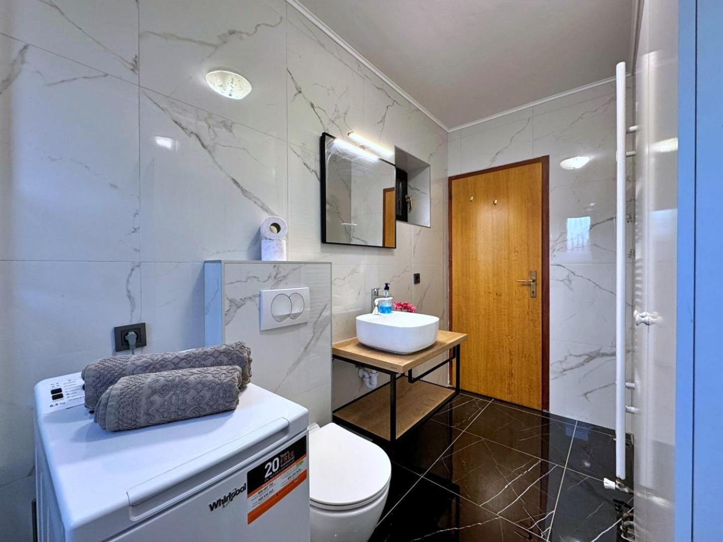 Apartments Katarina Малинска Екстериор снимка