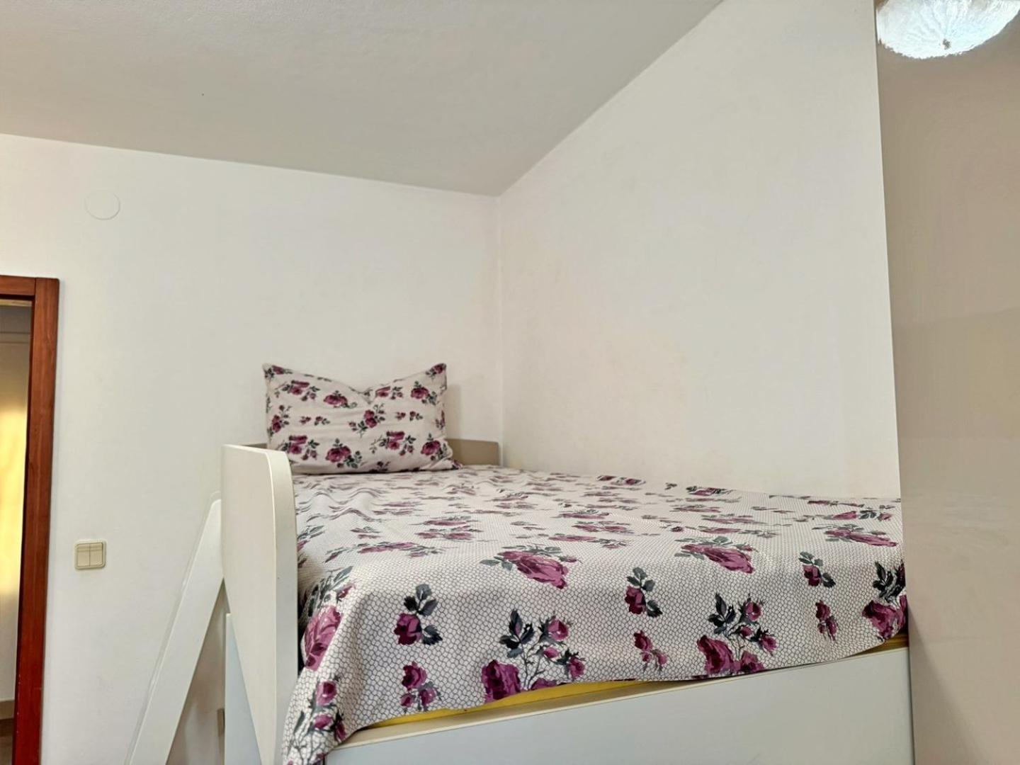 Apartments Katarina Малинска Екстериор снимка