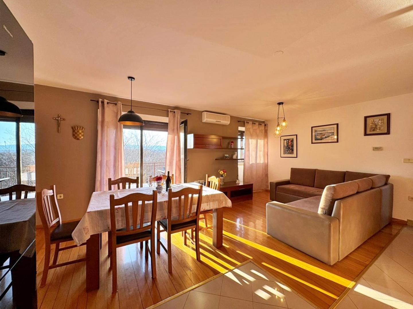 Apartments Katarina Малинска Екстериор снимка