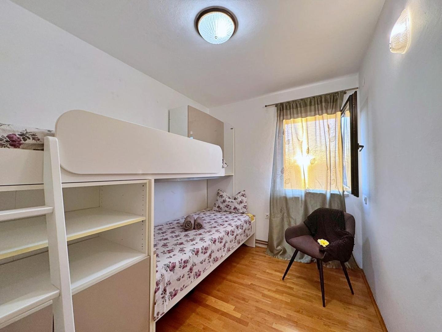 Apartments Katarina Малинска Екстериор снимка