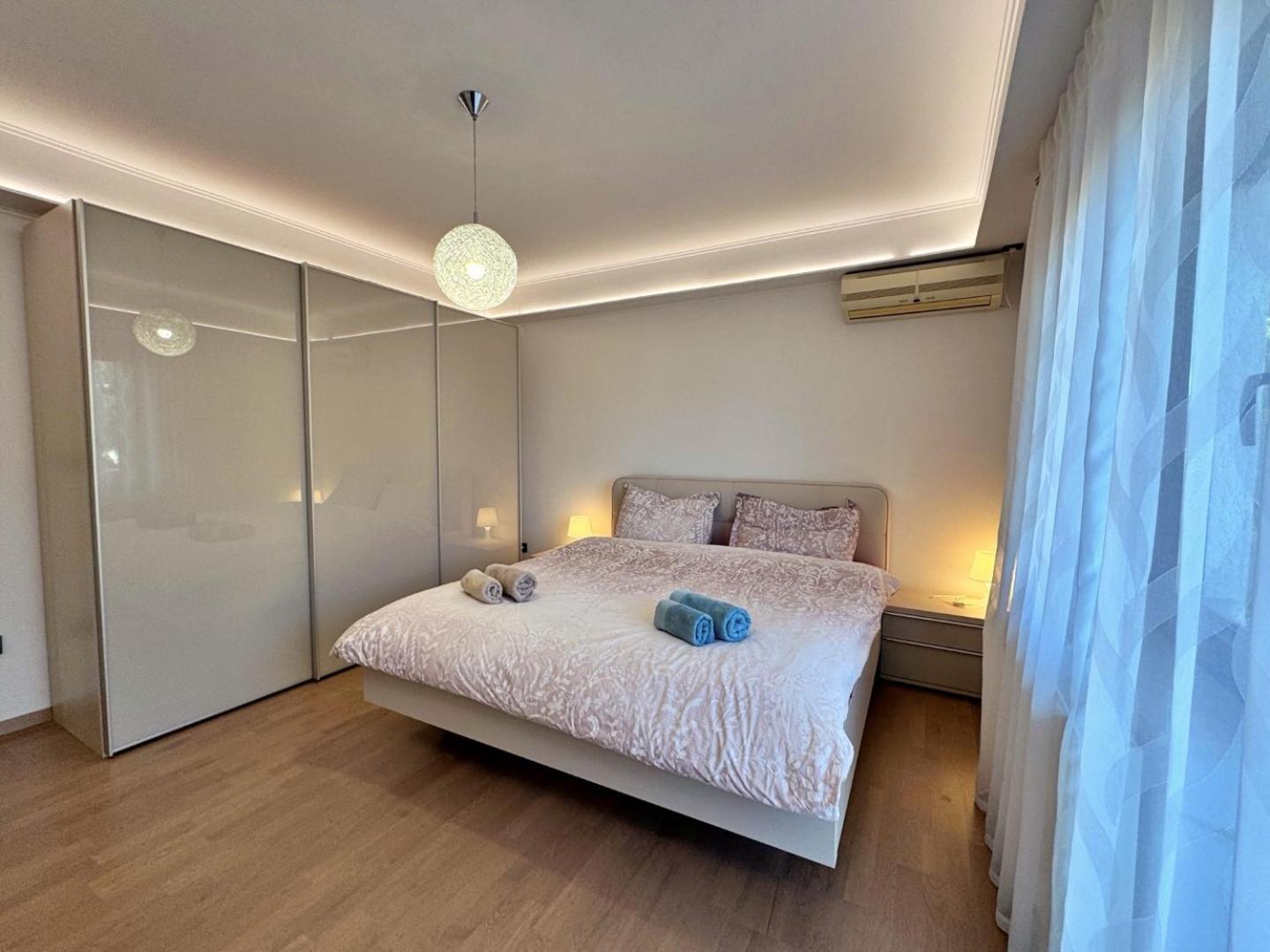 Apartments Katarina Малинска Екстериор снимка